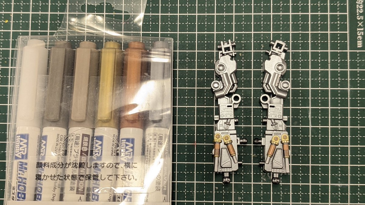 トップコートを十分に乾燥させている間にガンダムマーカーで少しフレームに色を足してみたり。
普段ガンマカはほぼ使わないのだが、まあ完成したら触らないとこだし、基本隠れる所だから良しとしよう。
#エルガイム
#HGカルバリーテンプル
#ガンプラ好きと繋がりたい