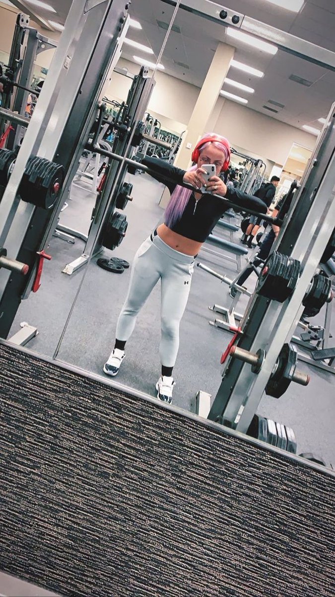 The better twin tweet media