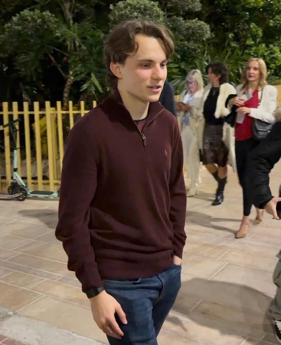 Jade🧸is getting her ass kicked by uni tweet media