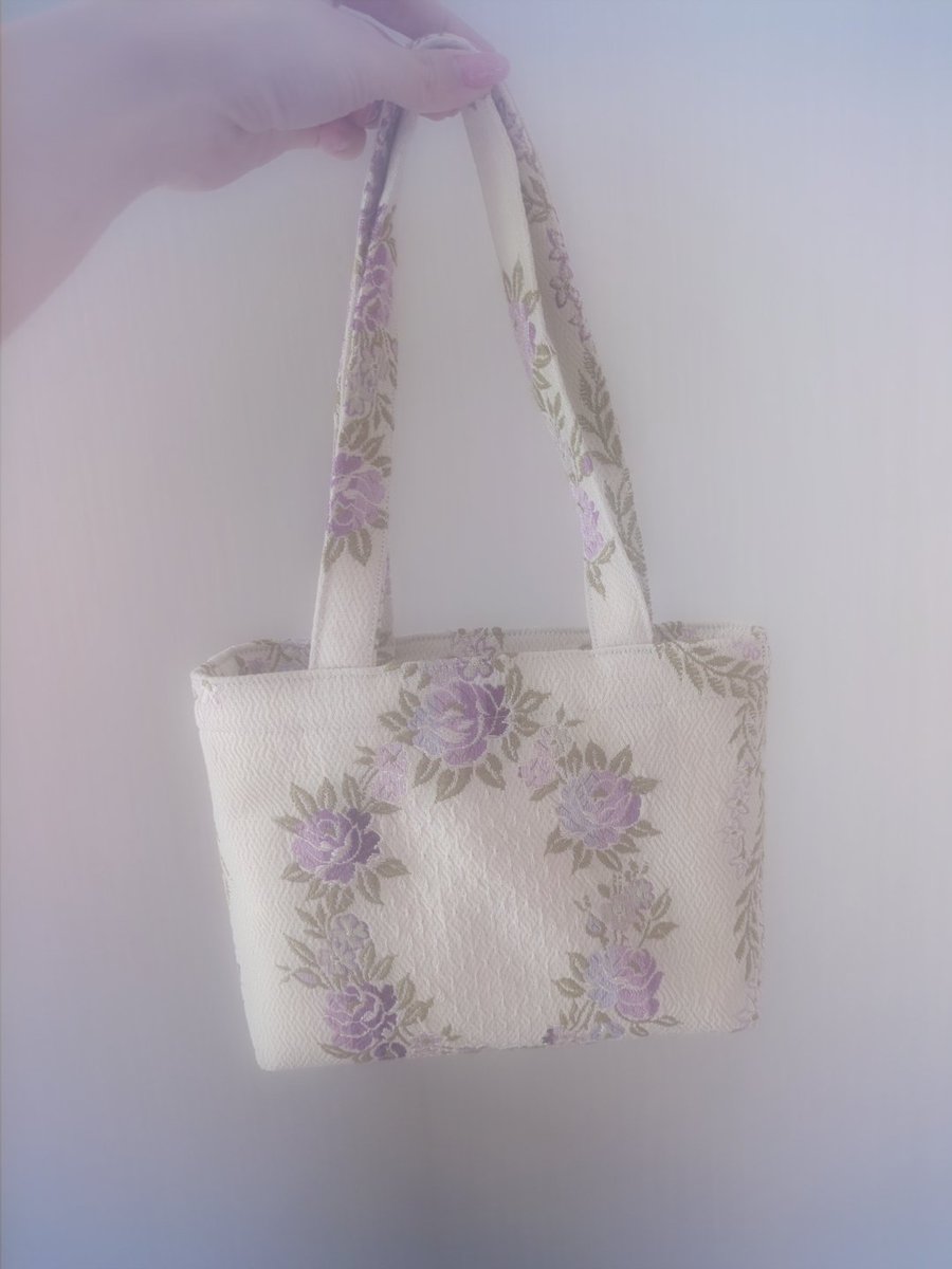 ___takaharu___'s tweet image. スマホと小さいお財布入るよ！
もちろんCDも入る☺️
5/16の物販でお出しする予定です！
#Pastel #プリステ