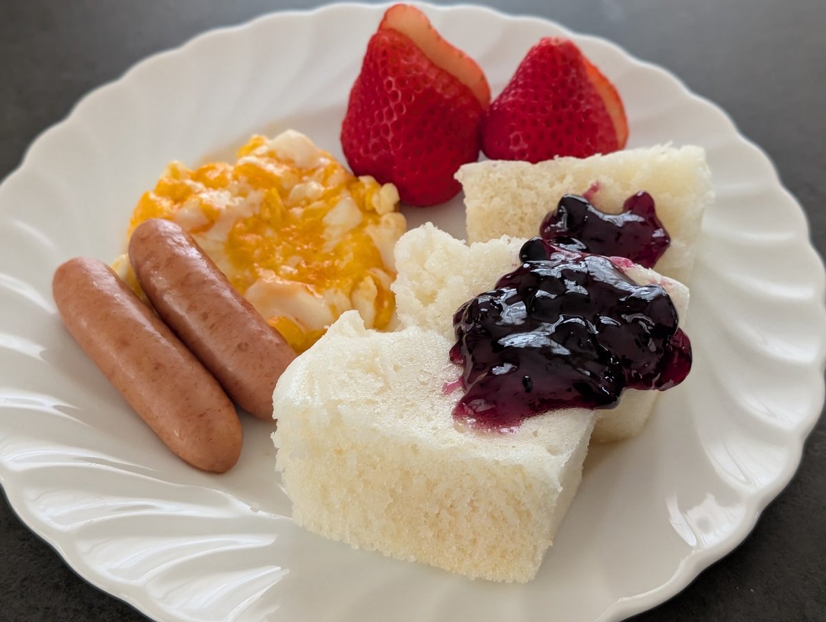 tmm_supino0017's tweet image. Going to the hair salon today for the first time in a while.
Want to get things done around the house before that. #breakfasttime