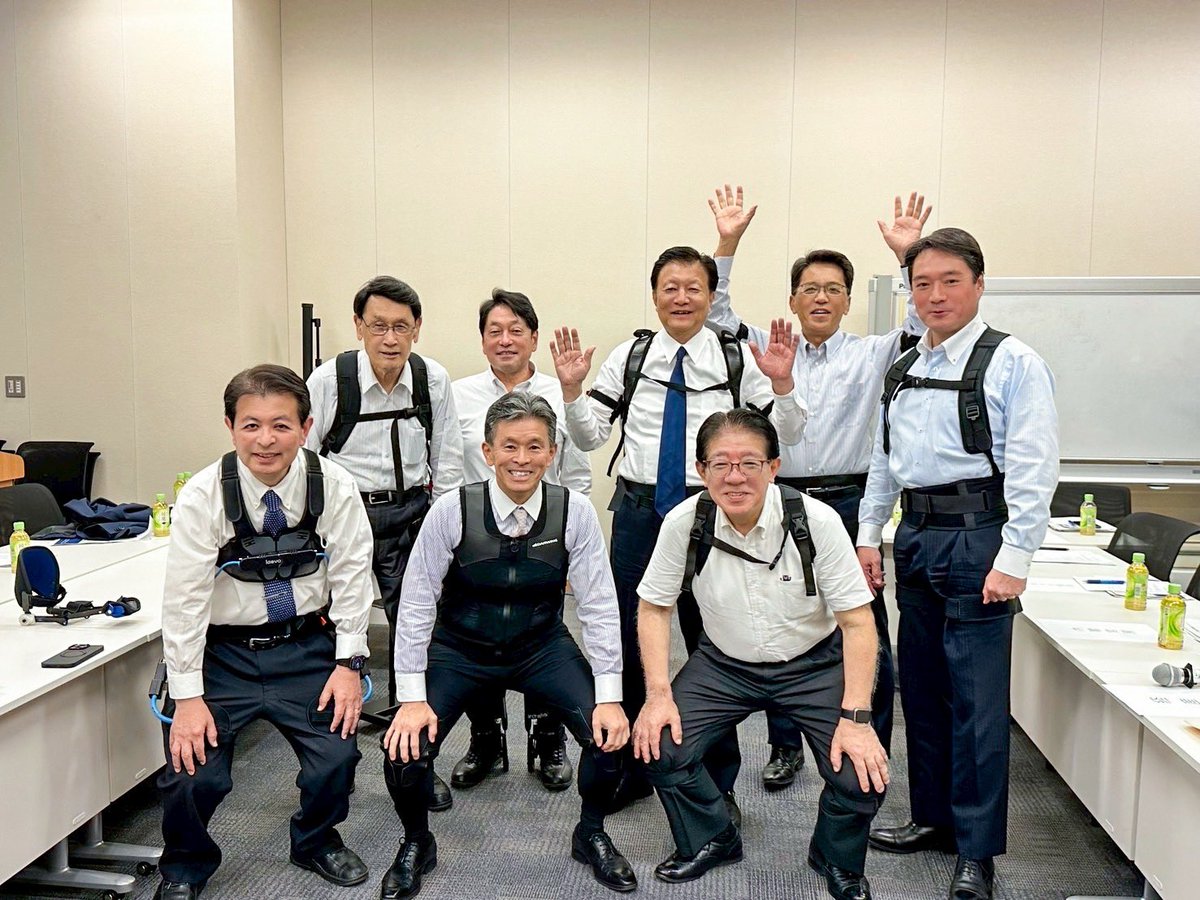 新藤　義孝 tweet media