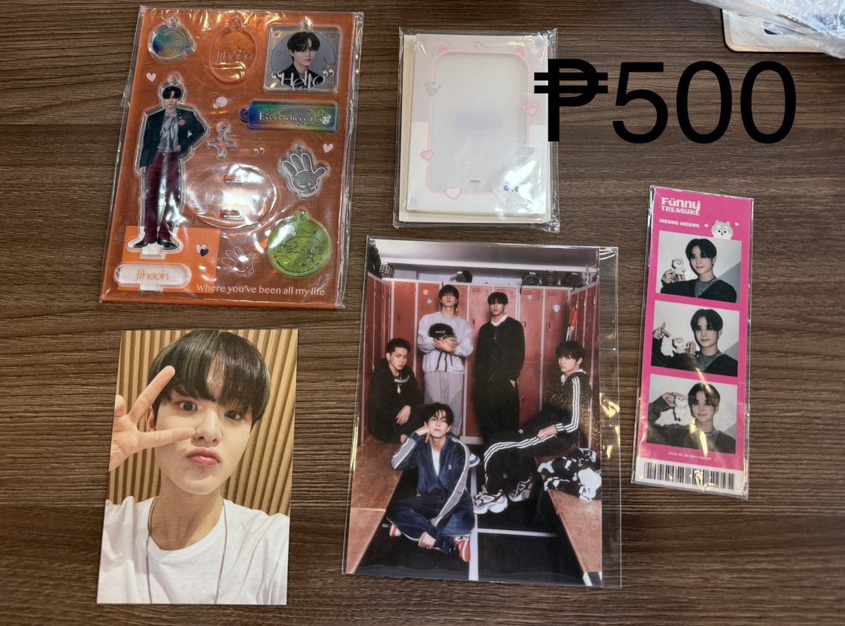 jihoon_fairies1's tweet photo. We still have merch for sale as well. DM or reply to claim. 

#JIHOON #지훈 #ジフン #트레저 #TREASURE @treasuremembers https://t.co/MdIhqxhBJi