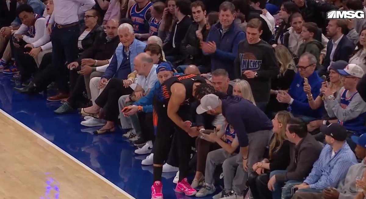 Stan on the Moon tweet media