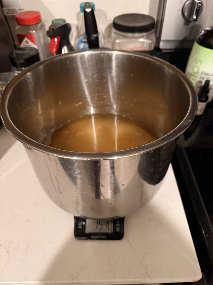 hanz69er's tweet image. I don’t measure volume for anything

that’s for retards

Most liquids are 1g per mL

This is 600g jasmine rice

1:1.5 mass ratio water to rice

(I used chicken stock)

so 900g water  

1500g total

No bullshit ass measuring cups

You’re welcome