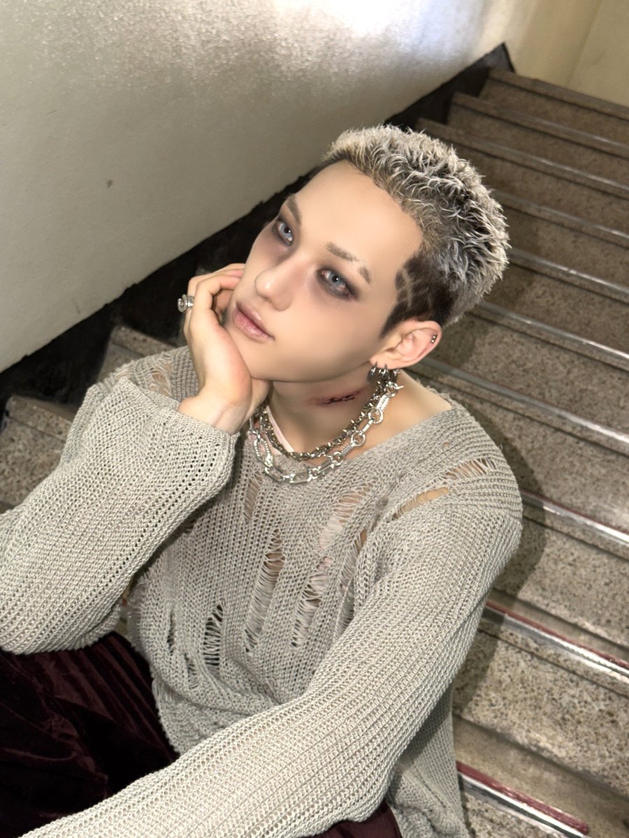 ALL(H)OURS tweet media