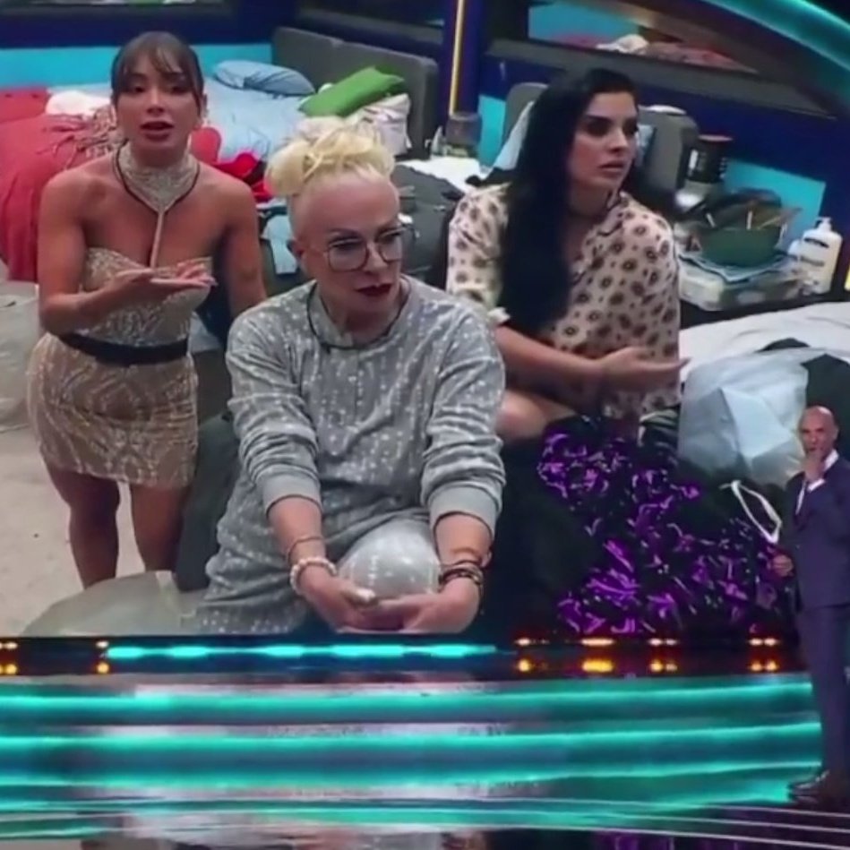 𝑺 𝑯 𝑬 𝑳 𝑩 𝒀 tweet media