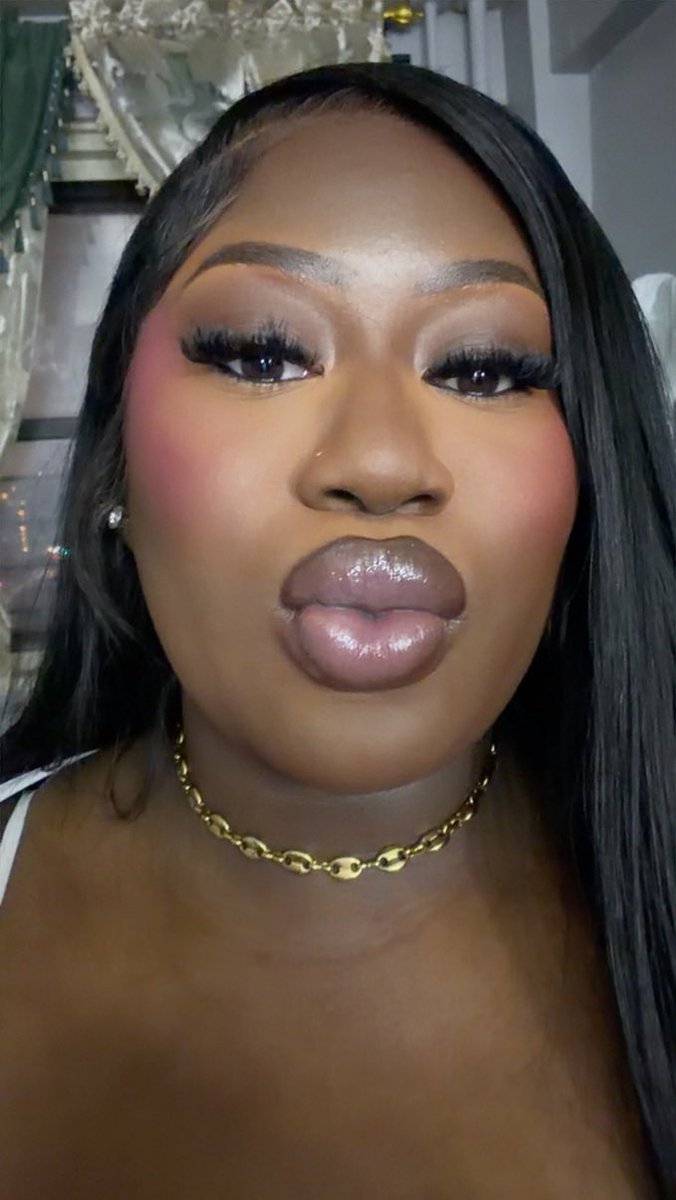 Amina 🏆 tweet media