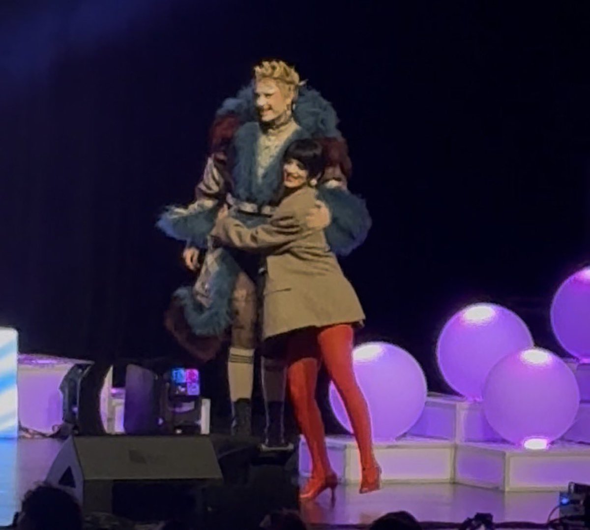 GENTE A DIFERENÇA DE ALTURA MDS A SUZIE É UMA APPLE TALL