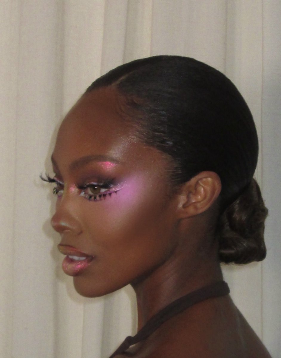 𝓜𝓸𝓷𝓲 𝙇𝙞𝙠𝙚 𝙢𝙤𝙣𝙚𝙮 archives☆ tweet media