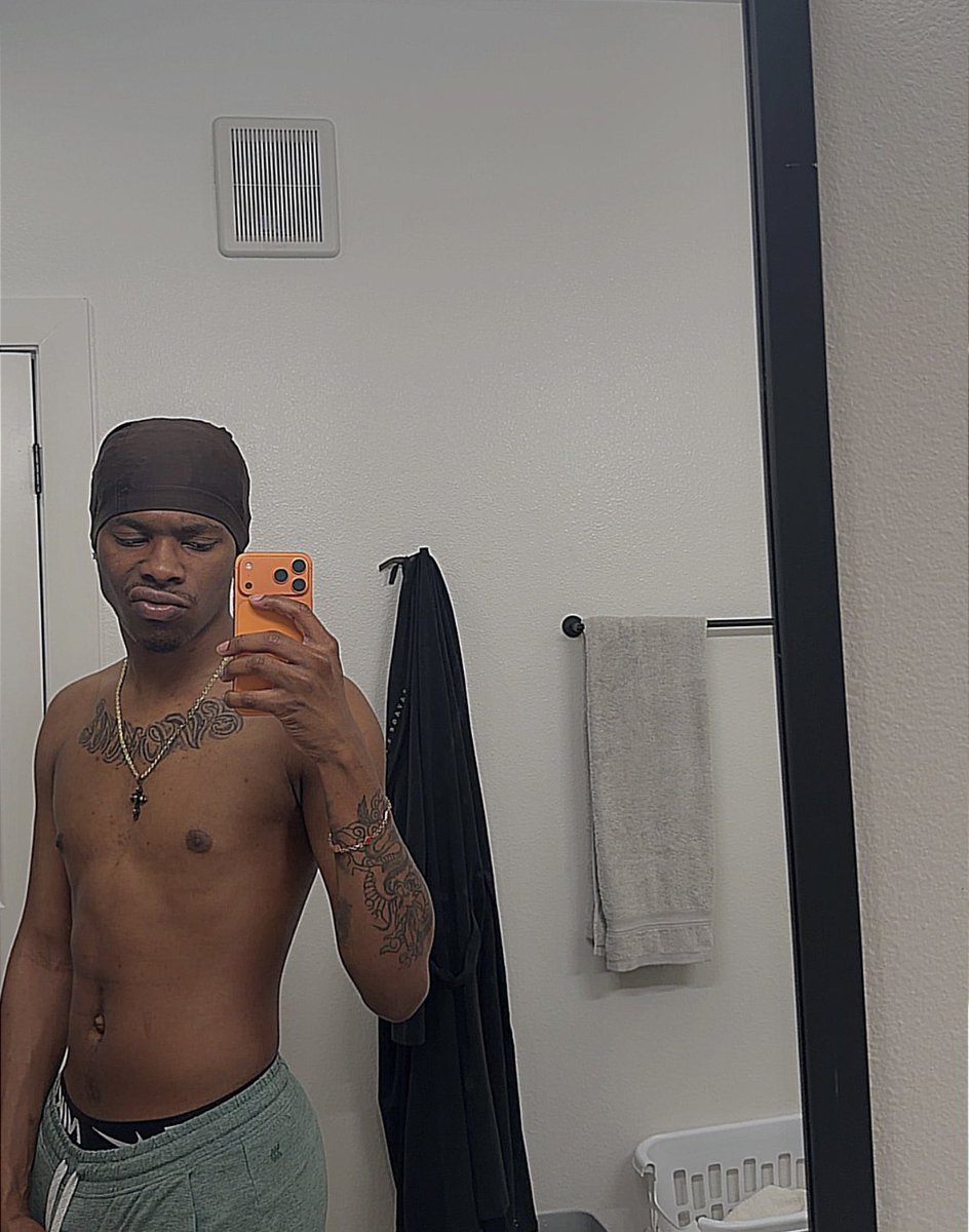 Koriszn's tweet photo. 🤷🏾‍♂️🤷🏾‍♂️🤷🏾‍♂️🤷🏾‍♂️ https://t.co/PHjZk1Br4W