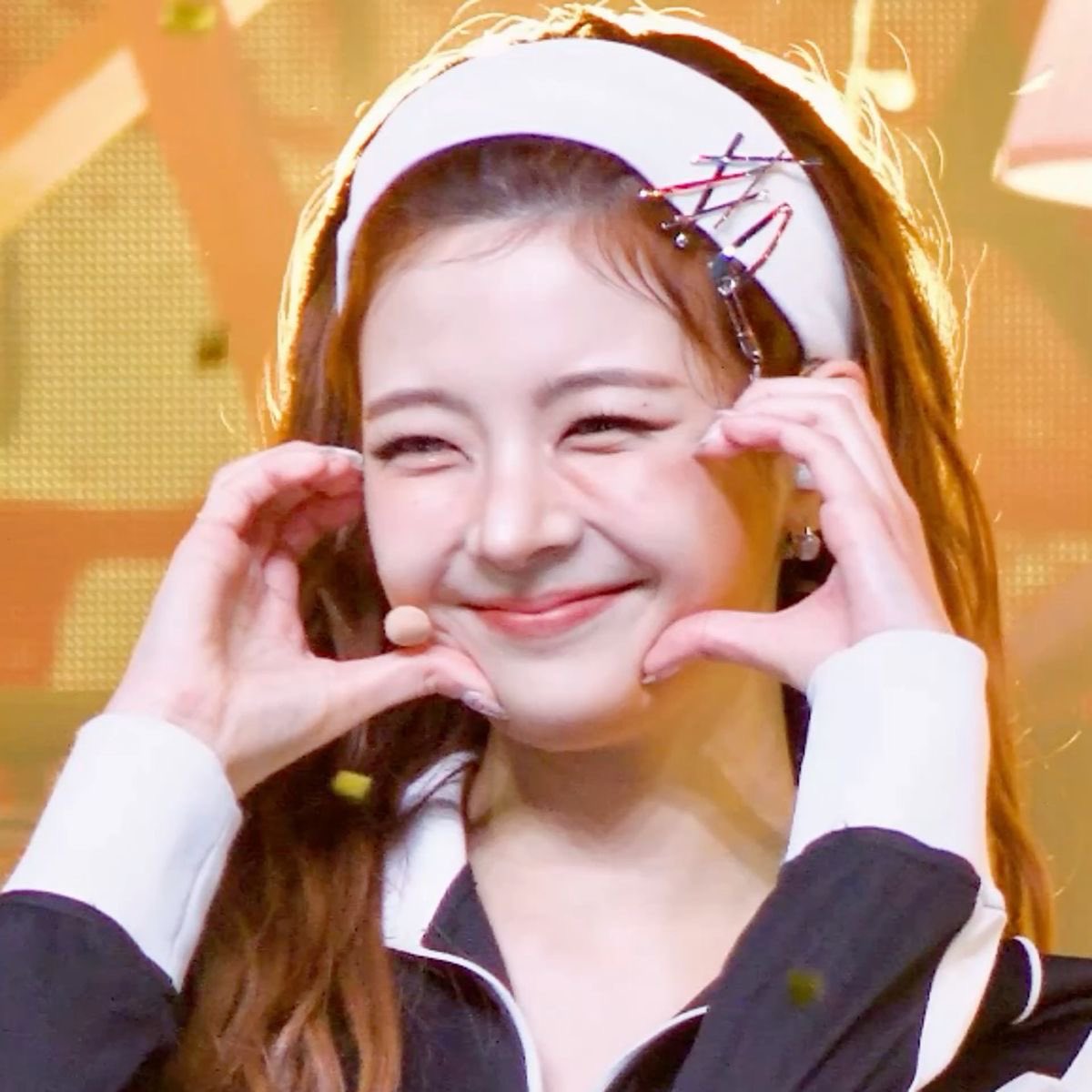 Holy ENHYPEN IS 7 tweet media