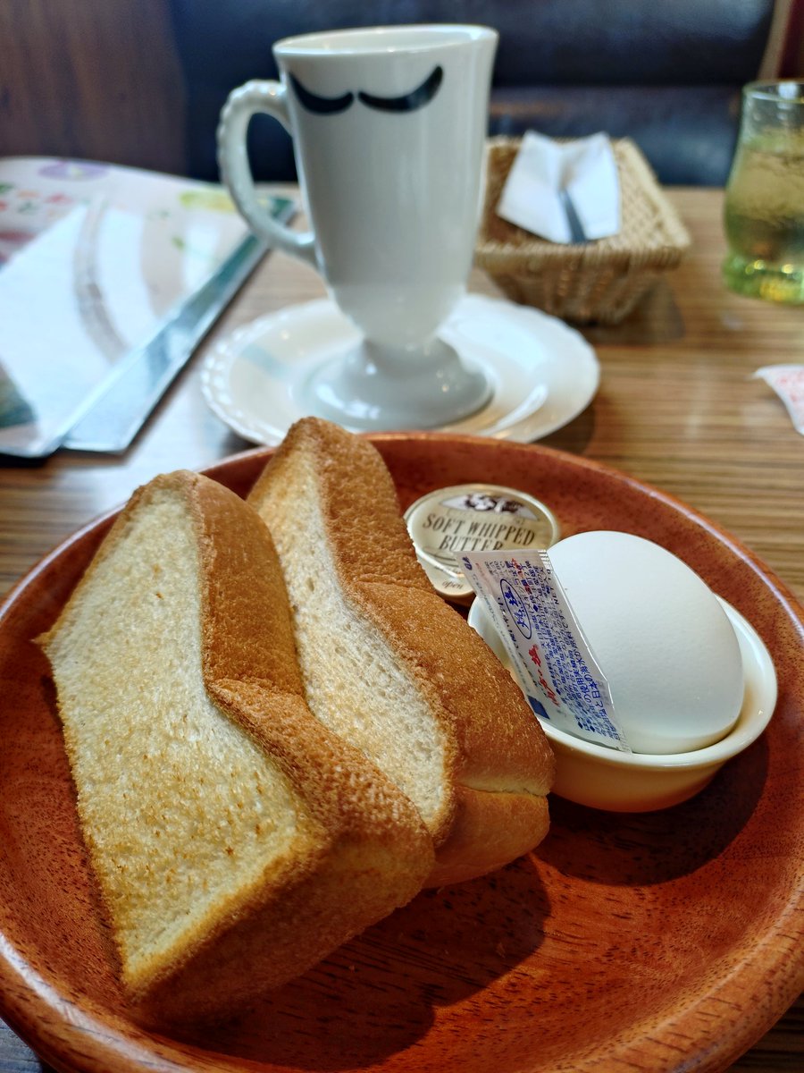 shi_ppi's tweet photo. びくドンでモーニング☕
これで410円コーヒーおかわりできる！しかもコーヒーの種類も変えれる✨そして近くの席のステキな老夫婦の会話が楽しい🎶
歩いてモーニング来たらしい、マダム「足と口だけ動くけど頭はダメ！！」おもしろすぎてゆで玉子🥚床に落としたわ😆 https://t.co/FmIyk4eOgw
