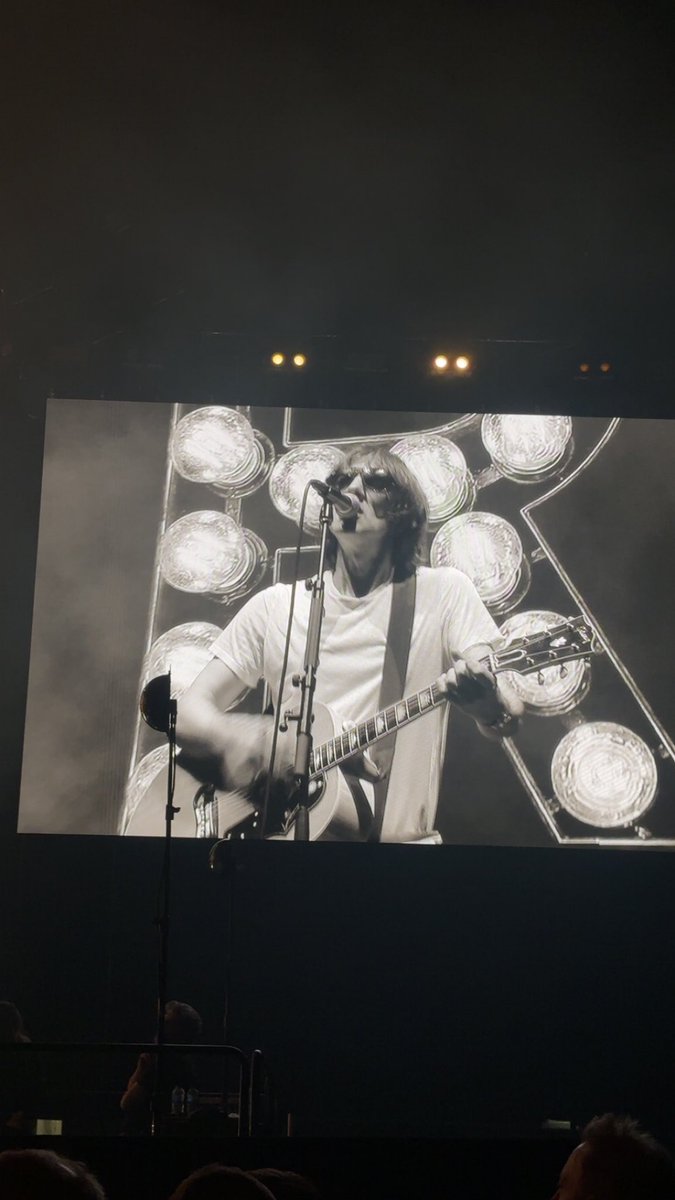 BRKSBNK's tweet photo. @fdarena @richardashcroft Unbelievable as always 🎶👏 https://t.co/38BCVGzd9k