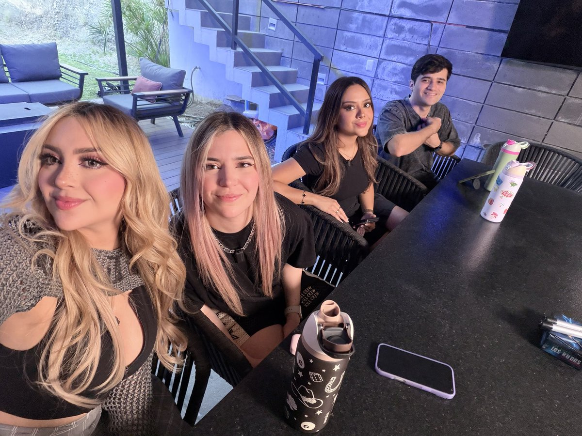 ARI 🍓✨ tweet media