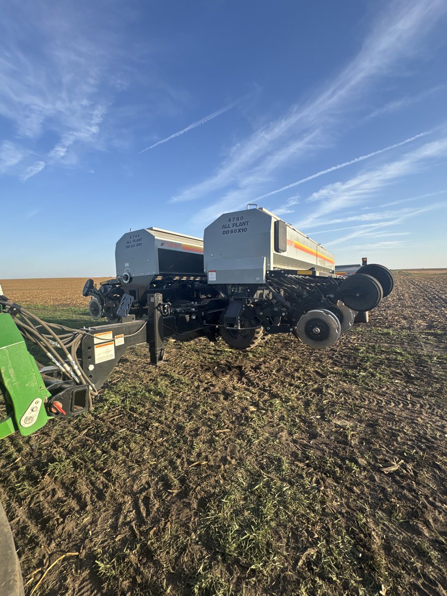danbahej's tweet photo. @MaxROIFarmer @blake_vince @FLOLOfarms @GreenCoverSeed In the video it was rye seeded at 20lbs/acre in 10” spacing and seeded in mid October. For the guys wanting to chop it in the spring we go up to 100-125lbs. A lot of cost share requires 45lbs/acre at 85% germ. If someone wants a cheap cover crop of rye I like 20lbs-30lbs https://t.co/3RMYWc06o3