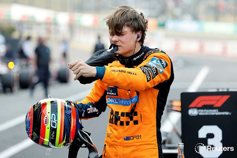 ari 🌸 tweet media