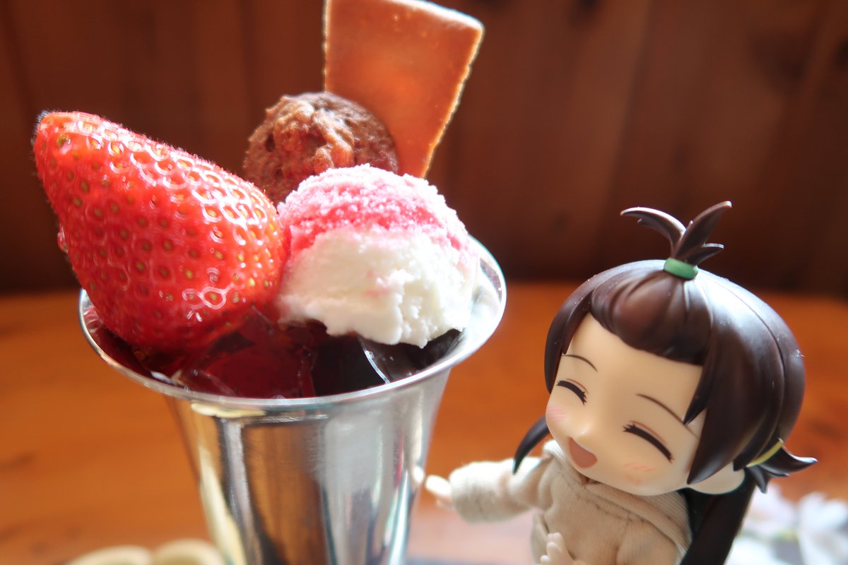 chelseatoshi's tweet photo. プレミアムパフェ”いちご”🍓
#ねんどろいどどーる　#ねんどり https://t.co/ncP2zsT5jO