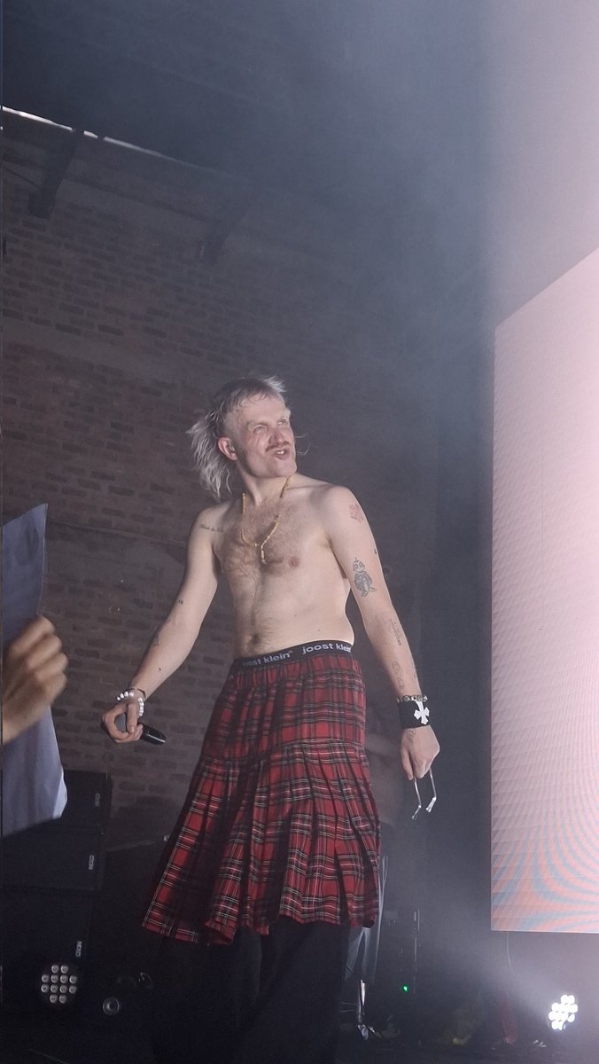 xngie saw a grande gringo in 🇨🇴 tweet media