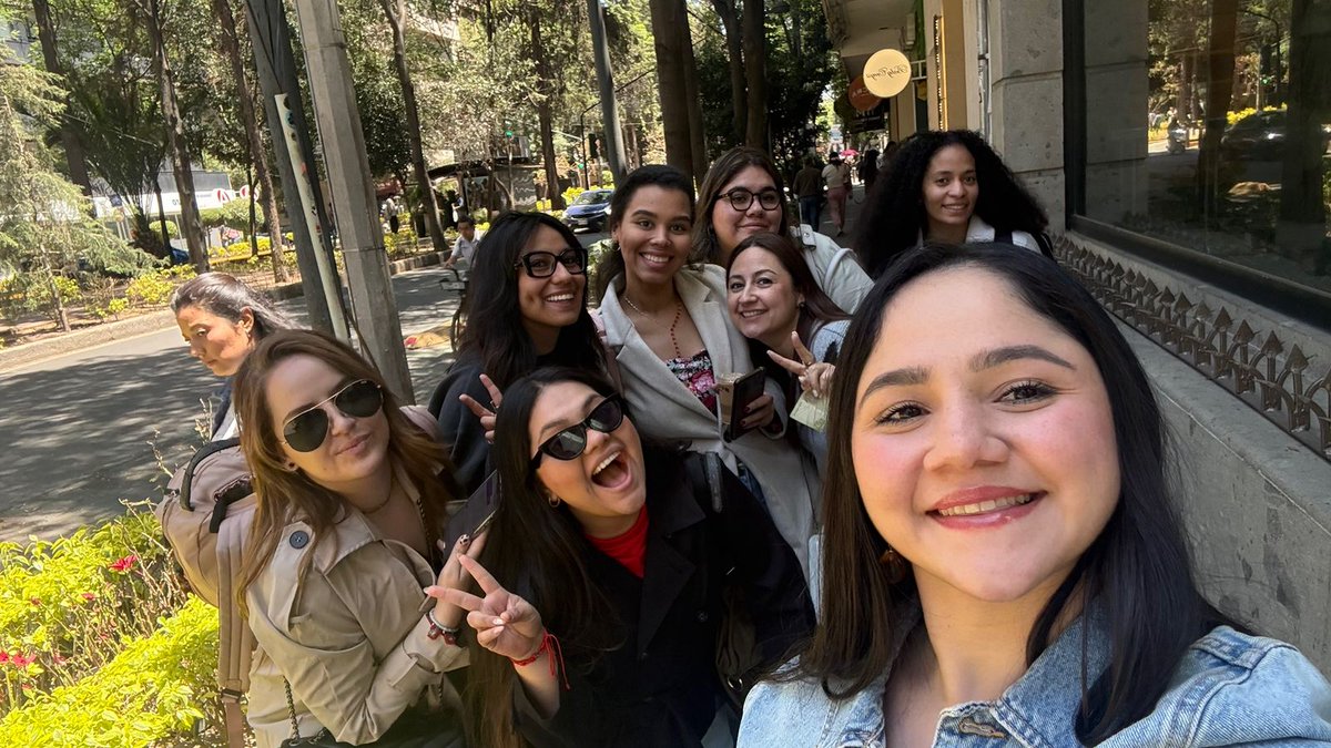 La katthy gomez tweet media