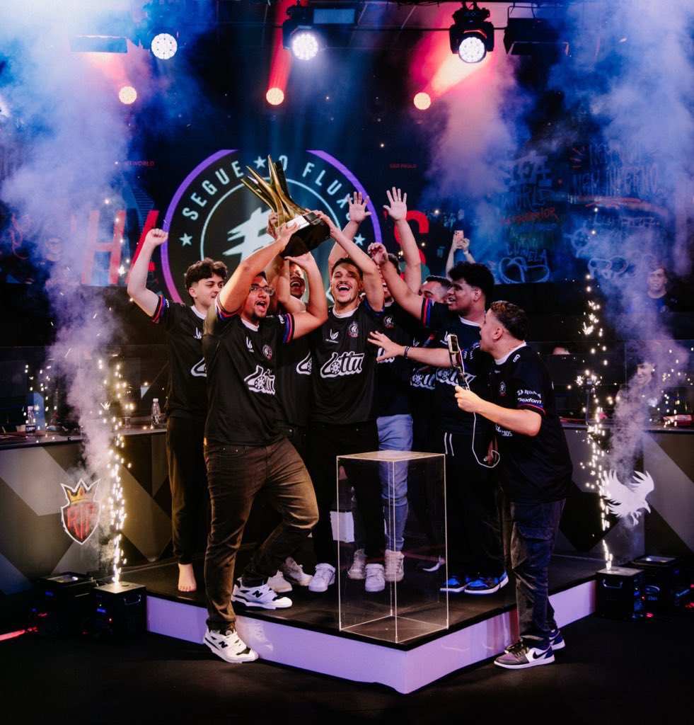 FX ESTAGIARIO DOS GAMES tweet media