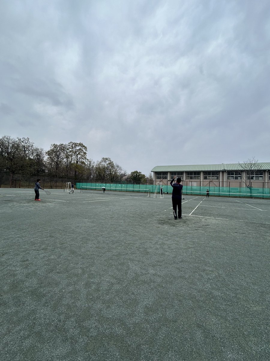 Gunma_Soften2's tweet photo. 天気怪しくて寒いですが、、。

元気に活動してます‼︎
天気が保つまではやってるので
クラブサークル紹介の合間にでも
是非お気軽にお越しください‼︎

（既に新入生1人見学に来てくれました♪） https://t.co/h4FcvDKNkC