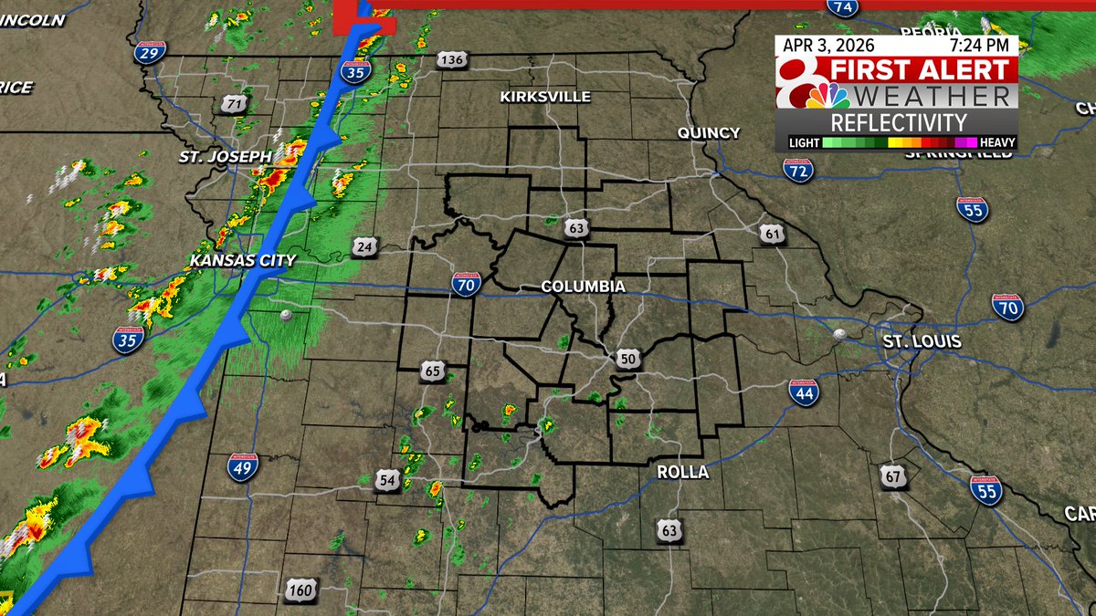 KOMUMatt's tweet image. 7:30PM Friday: Storms have had a hard time sustaining themselves out to our west near the cold front. This is good news and a trend in the right direction. Severe threat is still there, but already starting to trend lower. I'm on duty tonight until the threat ends! #MidMoWx #MoWx
