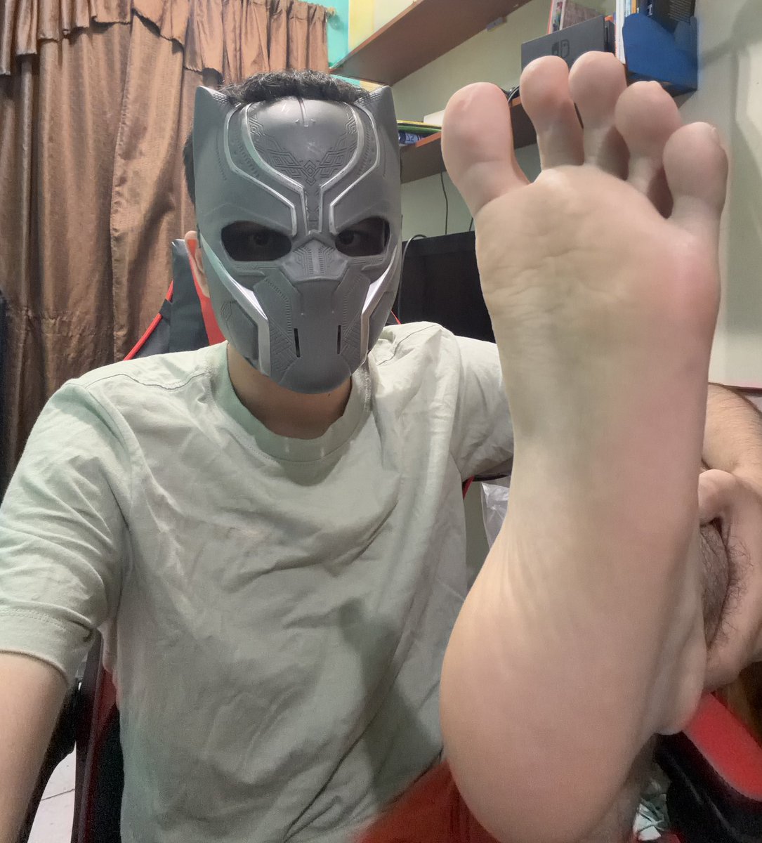 Timid Toes tweet media