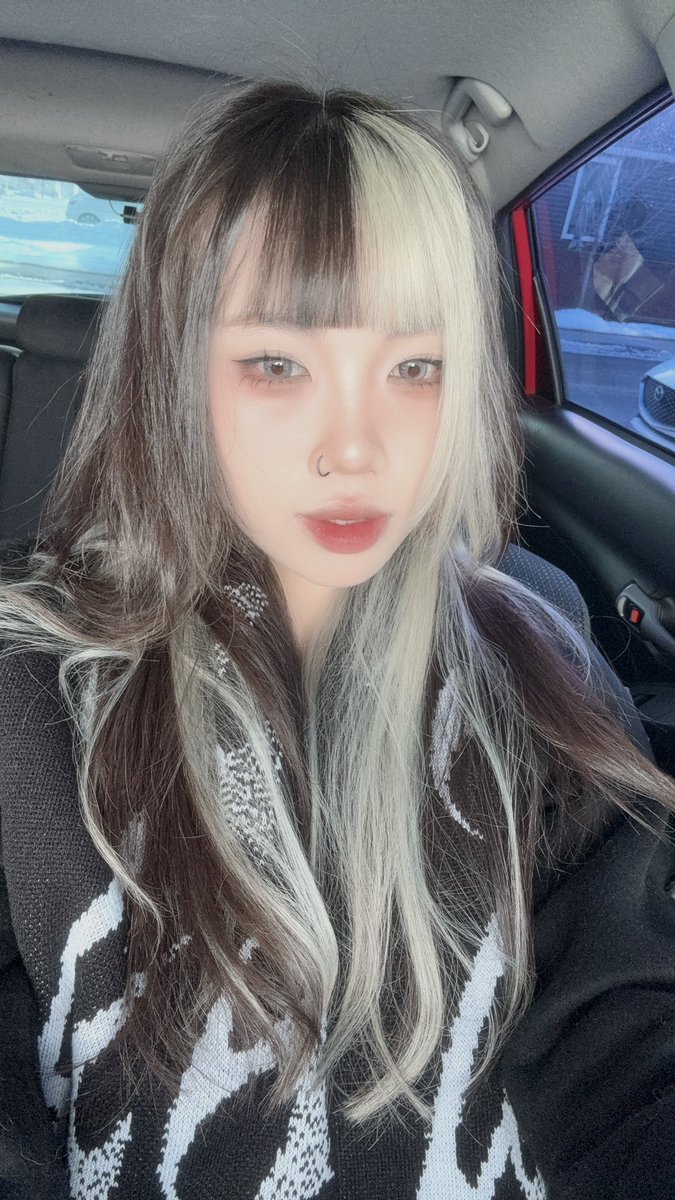 saku is a tweet media