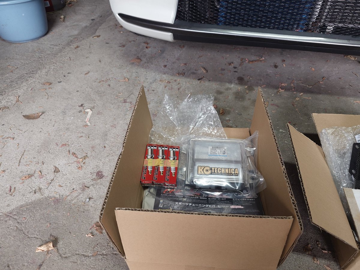 8時半で半日分の仕事を片付けて帰宅！
部品が届いたのでこれからワークスの復活させる！
よみがーえーれー！