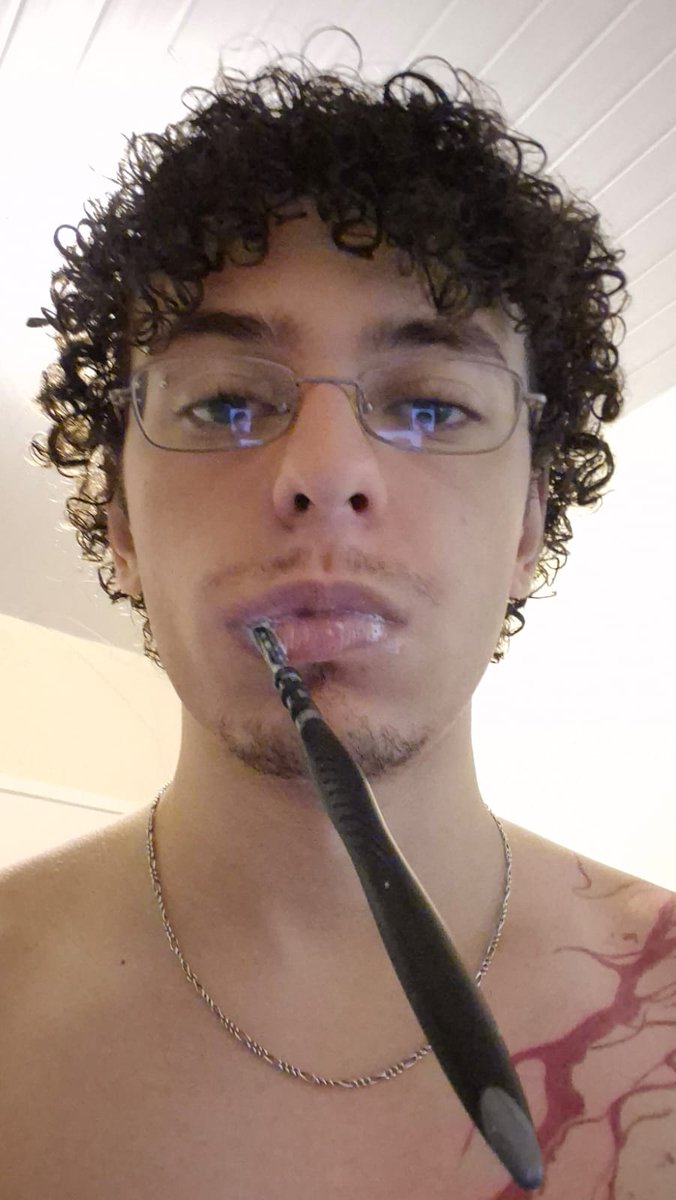 eunuco 😪 tweet media