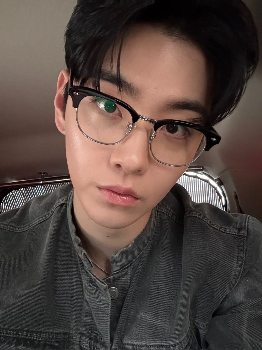 안경 쓴 미남은 언제나 옳다...