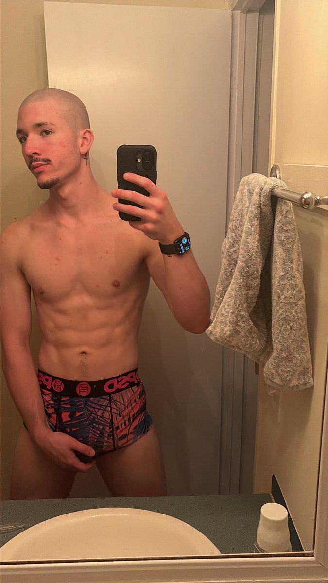 18+ | #1 male live cam model tweet media