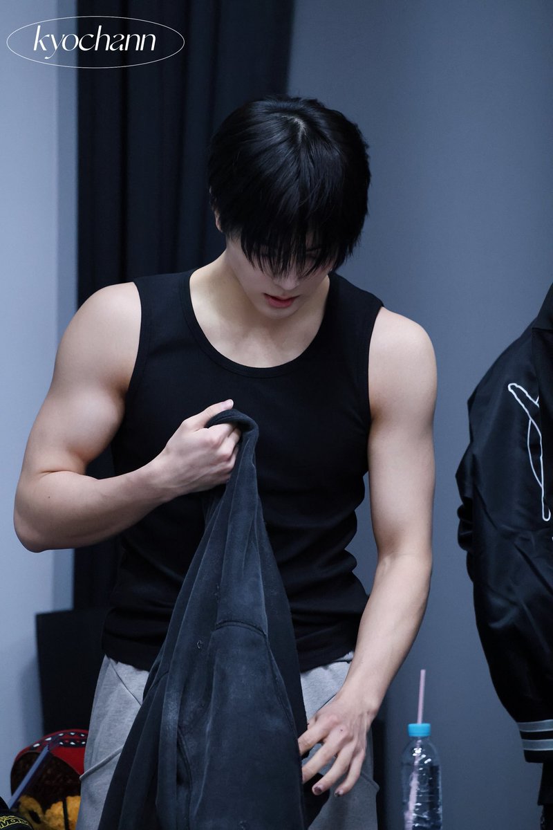 kpop moments that could kill achilleans tweet media