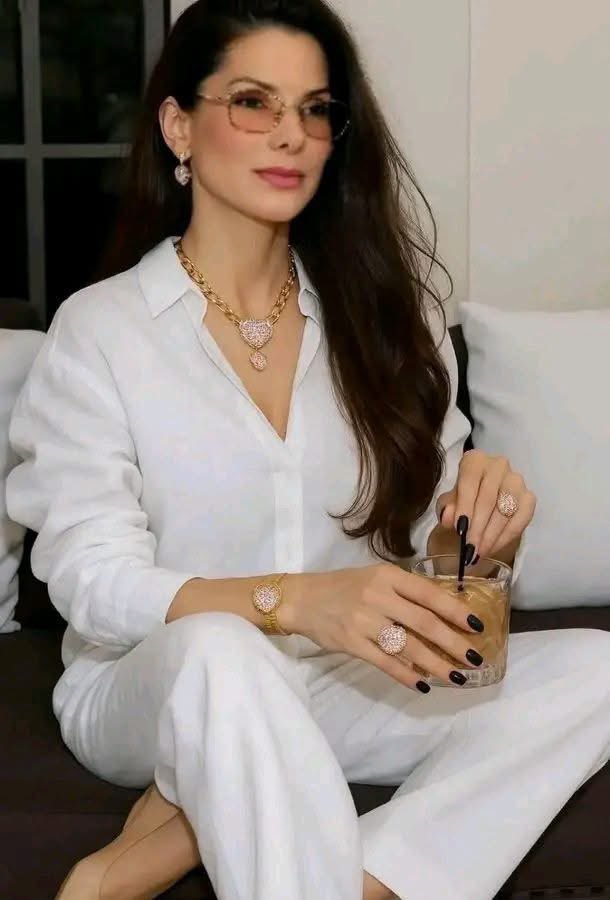 Thereal Sandrabullock tweet media