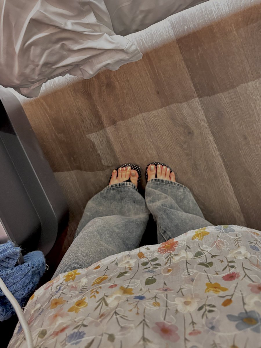 卖萌被肘击 tweet media