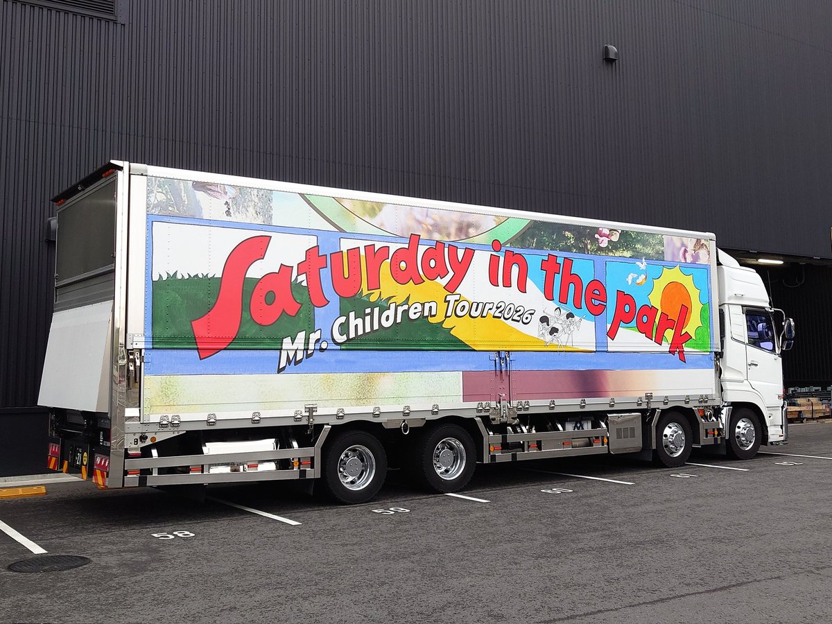 par_taicho's tweet photo. ららぽの駐車場に停めたらツアトラが入ってきた〜！！！
＼(^o^)／
#MrChildren
#Saturdayinthepark
#ららアリーナ
#ららポート第10駐車場 https://t.co/ORm7VPDtQ8