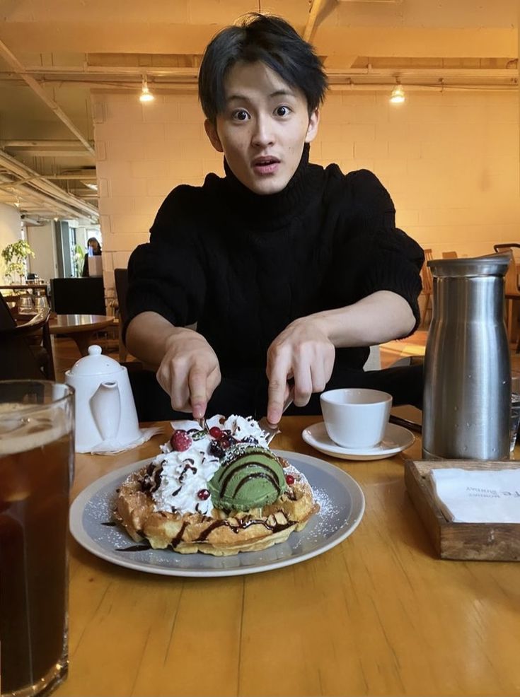 blursis5eva tweet media