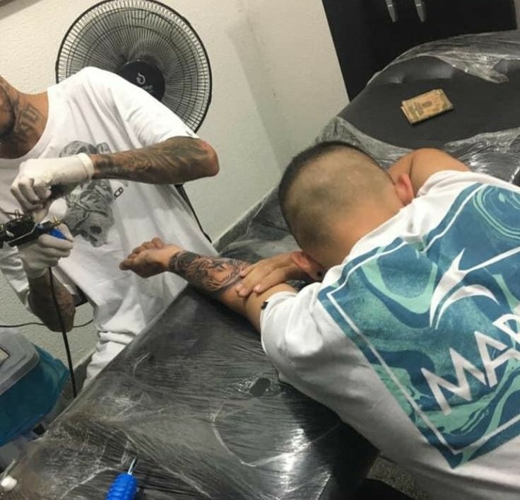 atwellcooke's tweet photo. tatua aí no meu braço te amo pra sempre pri daroit https://t.co/OvT44MDoxc