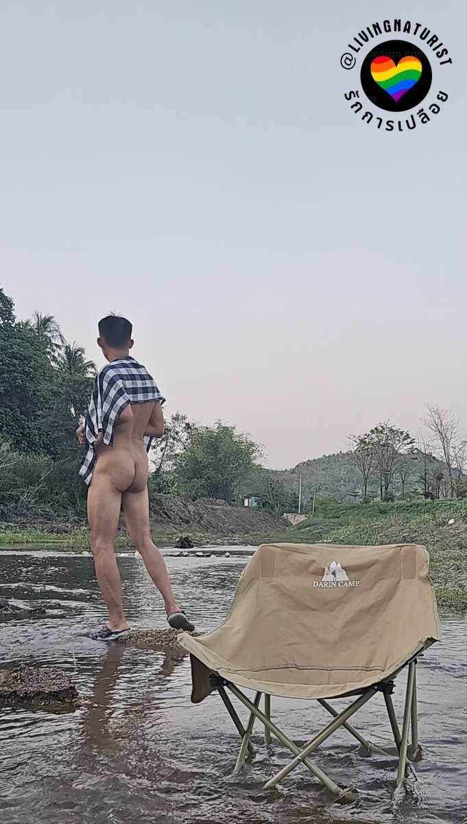 livingnaturist's tweet photo. Morning  Call
หยุด 3 วัน ไปแก้ผ้าที่ไหนดี
🙋‍♂️🌞🍑🥚🍌🌞🙋‍♂️
#naturist #naked #outdoor #โชว์เนียน 
#เป้าตุง #ผ้าขาวม้า https://t.co/IJCdT7Ucpt