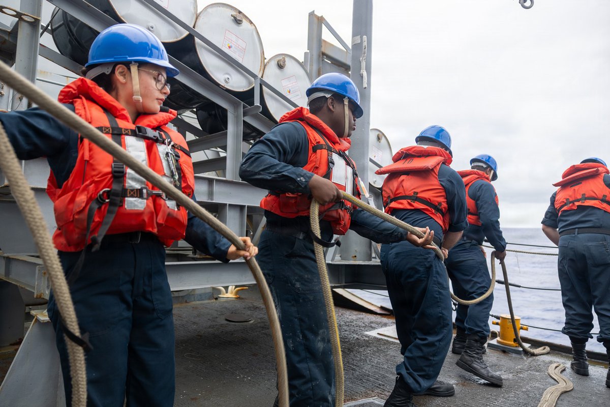 INDOPACOM's tweet image. U.S. Navy Sailors and Marines with the 11th Marine Expeditionary Unit conduct rigid-hull inflatable boat (RHIB) operations aboard USS Portland in the Pacific Ocean. 🌊⚓

RHIB operations sharpen maritime mobility, interoperability, and the expeditionary capabilities needed to