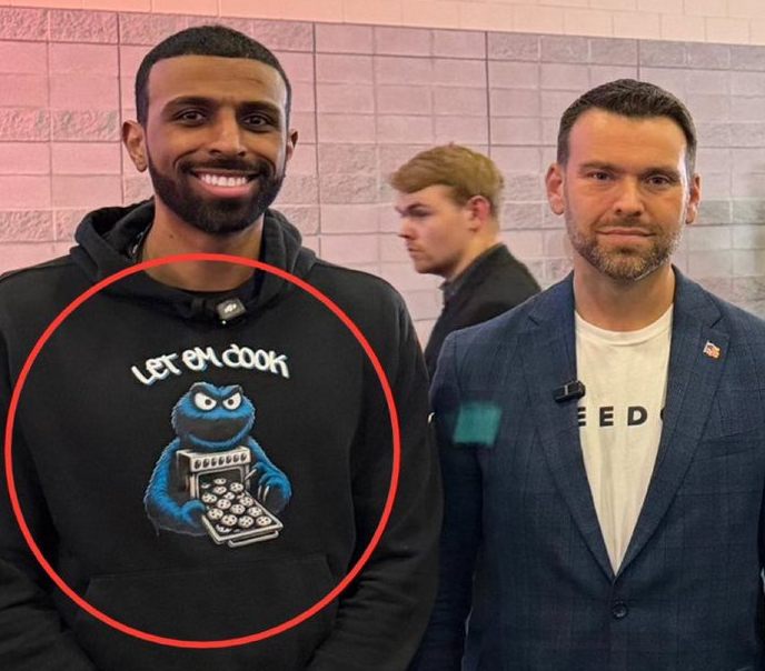 Tom Scarlet tweet media