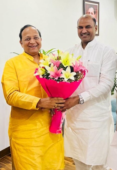 भाजपा के राष्ट्रीय महासचिव, राज्यसभा सांसद श्री अरुण सिंह जी को जन्म दिवस के मंगल अवसर पर अनंत शुभकामनाएं।

ईश्वर से आपके निरोग, सुखी एवं दीर्घायु जीवन की प्रार्थना करता हूं।

<a href="/ArunSinghbjp/">Arun Singh</a>