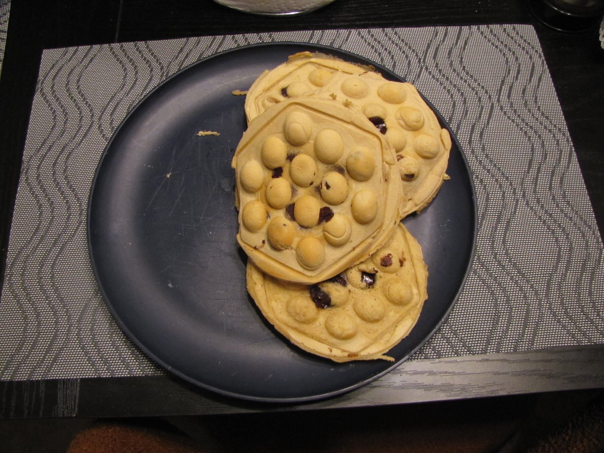 astolfo2001's tweet photo. finally put my recently acquired mini "bubble" egg waffle maker to use 😋 https://t.co/9JG7HdAm7M