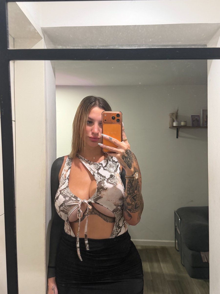 Julie 😽 tweet media