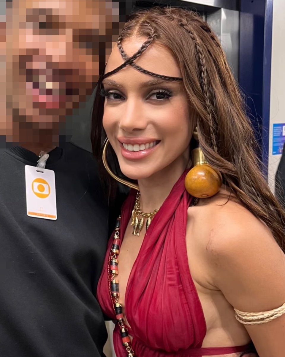 AnittaPatroa's tweet image. 📺 Anitta participa do Domingão com Huck (TV Globo) neste domingo, 5.

A Patroa apresenta “Pinterest” e “Meia Noite”, faixas de seu novo álbum “EQUILIBRIVM”, que estreia no próximo dia 16. 

A coreógrafa Luciana Xaviér participou das gravações ao lado do ballet da Patroa.