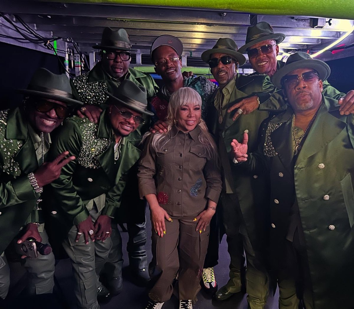 T.I. and Tiny backstage with New Edition
#TheNewEditionWayTour 
.
Reposted from @/bigg_winston
@newedition with <a href="/Tip/">T.I.</a> &amp; <a href="/MajorGirlTiny/">Tameka Harris</a> 🔥🔥🔥 

It doesn’t get more Atlanta than this!!🫡 The New Edition Way Tour!