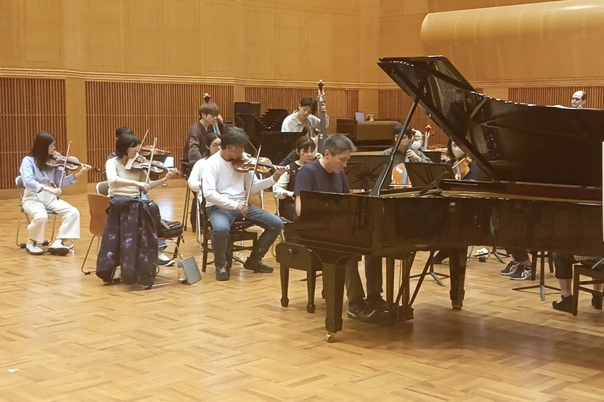 opus_one_jp's tweet photo. #フレディ・ケンプ 来日中
九州交響楽団さんと弾きぶりリハーサルです。

【福岡 春日】
4/5(日)15h春日市ふれあい文化センター
※当日券あり
♪ベートーヴェン:Pf協奏曲第２番
♪モーツァルト:交響曲第40番(初版) ほか
https://t.co/rNQjTLof7P

#九州交響楽団
#春日市ふれあい文化センター https://t.co/8bjAqimmNM