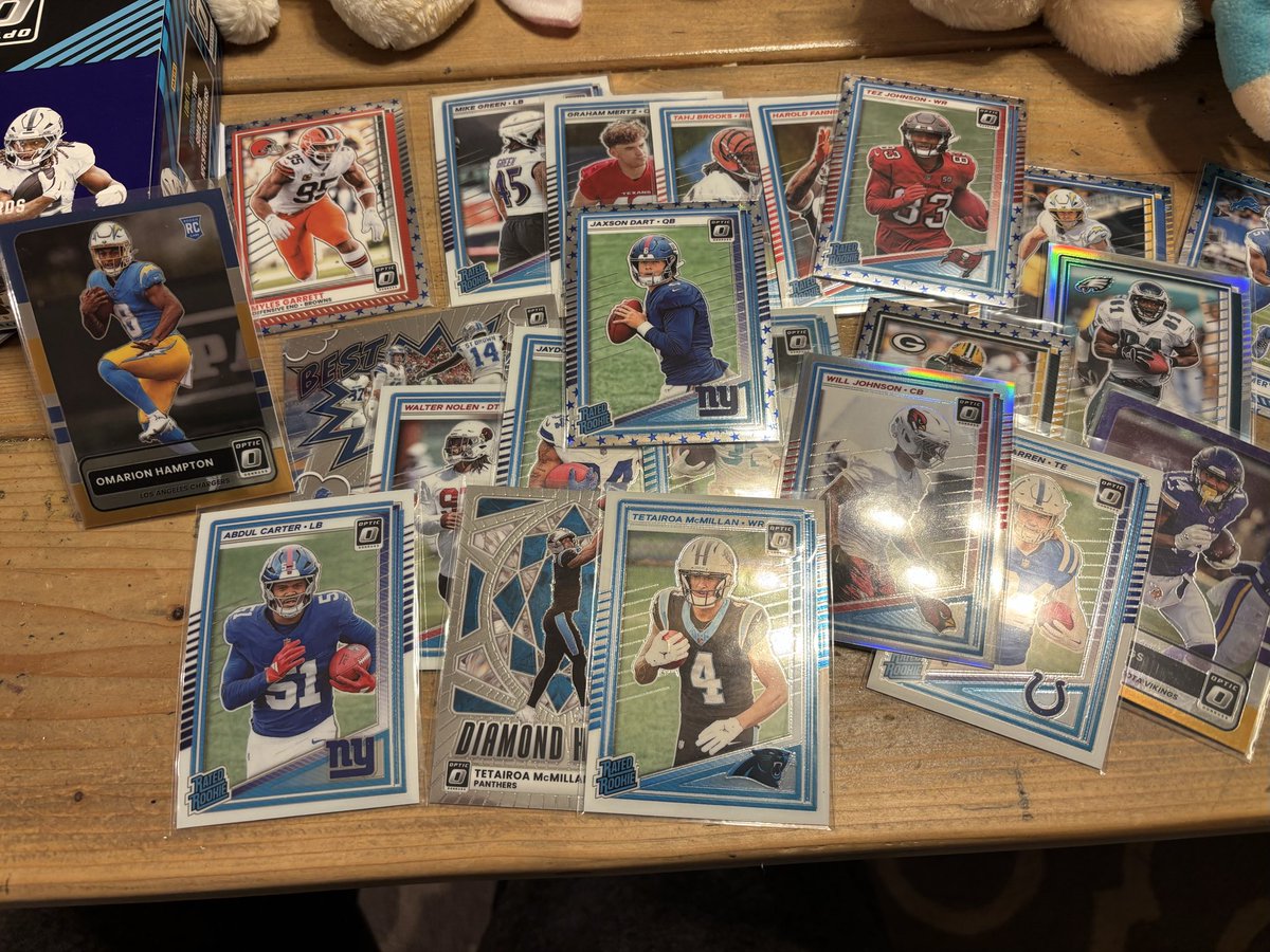 lconte33's tweet photo. @gurucollects  anyone know what the J. Dart Prizm is called?   Stopped by my LCS tonight  🃏 🏈 🔥 https://t.co/nNuS96n4AJ