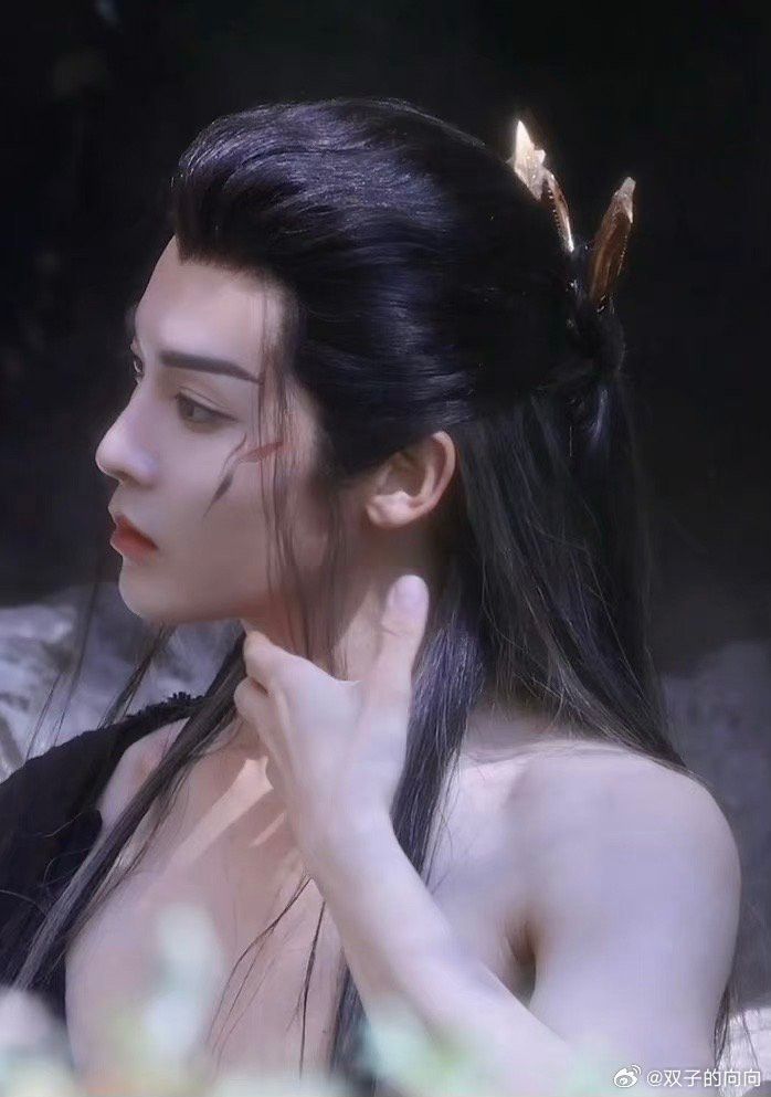 เขาบอกว่าให้มาจับจิ้งจอก

ข้าเป็นวานร

โกหก มีหูไม่รู้จักซ่อน

นั่นปิ่น ตาบอดเหรอ